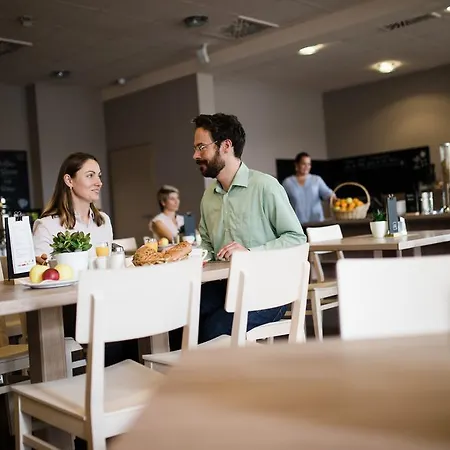 Jufa Sued - Self Check-in 3* Graz