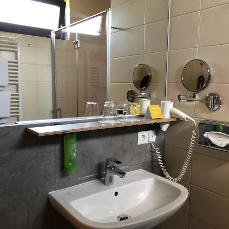 Jufa Sued - Self Check-in 3* Graz
