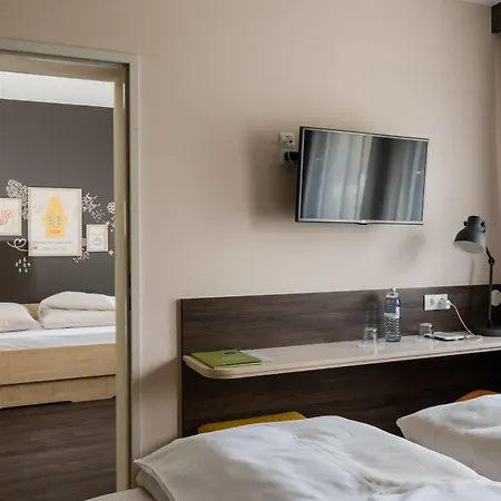 Jufa Sued - Self Check-in 3* Graz
