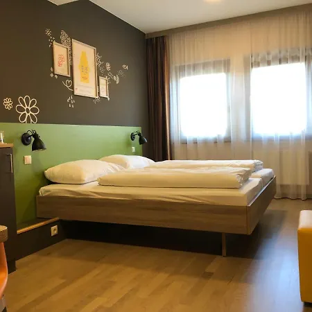 Jufa Sued - Self Check-in 3* Graz